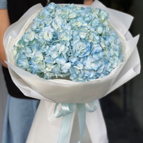 Букет из 5 голубых гортензий в Рузе