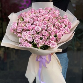 Букет из 25 лиловых кустовых роз (60 см) в Рузе