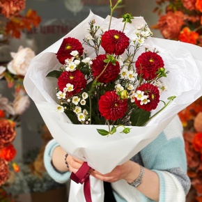 Букет "Марс" из георгин и хамелациума в Рузе