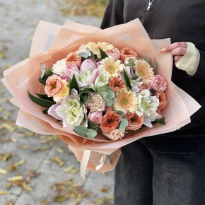 Букет "Лиссабон" из пионовидных роз, поновидных лилий и гербер  в Рузе