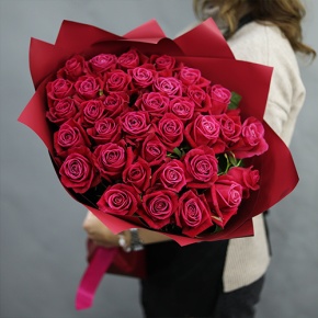 Букет из 35 малиновых роз Шангрила (50 см) в Рузе