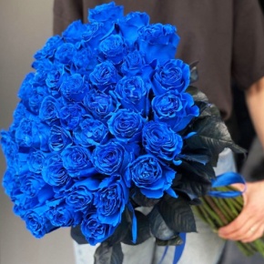 Букет из 51 синей розы Эквадор под ленту (70 см) в Рузе