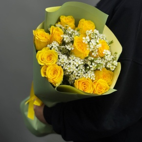 Букет "Нотка счастья" из лимонных роз и хамелациума (40 см) в Рузе