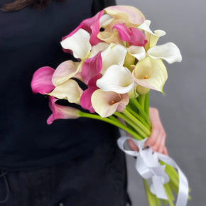 Букет из 21 каллы микс в Рузе