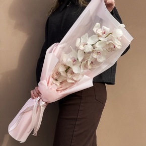 Букет из белой орхидеи в Рузе