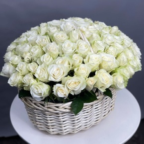 101 белая роза в корзине (40 см) в Рузе