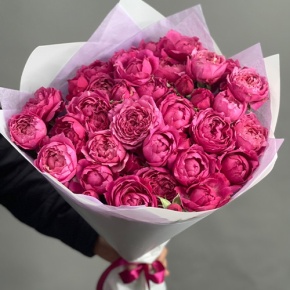 Букет из 11 кустовых пионовидных роз Джульетта в Рузе