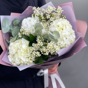 Букет "Суприм" из гортензий и хамелациума в Рузе