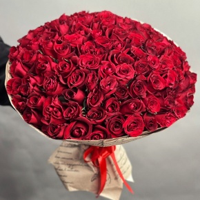 Букет 101 красная роза Кения в крафте (50 см) в Рузе