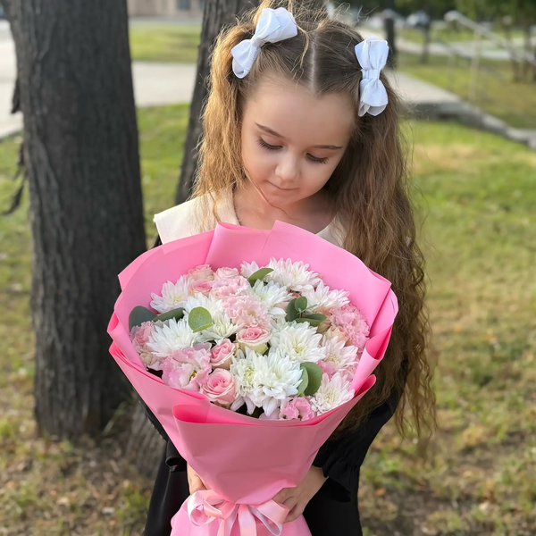 Букет из хризантем, эустом и роз в Рузе