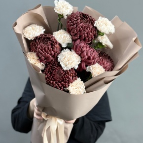 Букет из хризантем Бигоуди и диантусов в Рузе