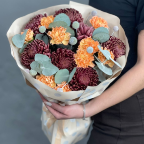 Букет "Персиковый раф" из хризантем Бигоуди, краспедии и диантусов в Рузе