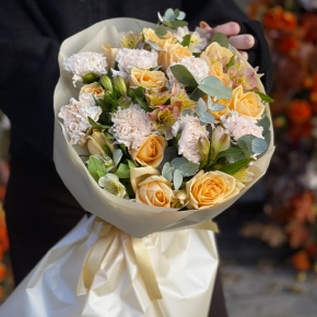 Букет "Пломбирный" из роз Аваланж, диантусов, альстромерий и эвкалипта в Рузе