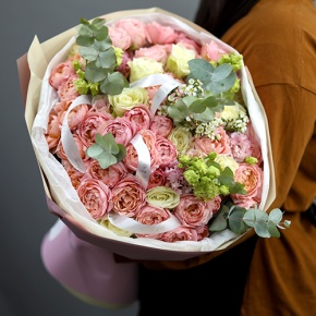 Букет "Миссис" из кустовой розы Джульетта и эустом в Рузе