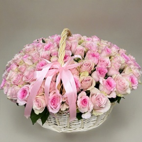 Композиция в корзине из 101 кенийской розы нежный микс (40 см) в Рузе