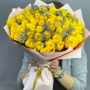 Букет из 51 лимонной розы с лимониумом в Рузе