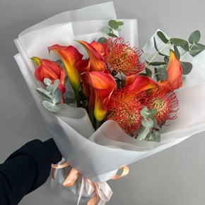 Букет "Империал" из калл, лейко и эвкалипта в Рузе