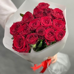 Букетик из 15 красных роз (60 см) в Рузе