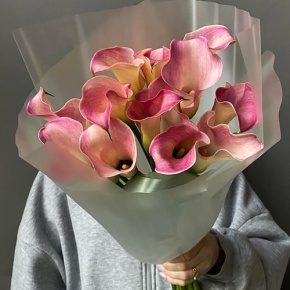 Букет из 13 нежных калл в Рузе