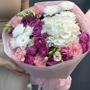 Букет "Вуаль" из хризантемы, кустовых пионовидных роз Мисти Баблз, диантусов, Голландской гортензии и эустом в Рузе