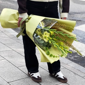 Букет "Нирвана" из гладиолусов, молюцеллы и эремуруса в Рузе