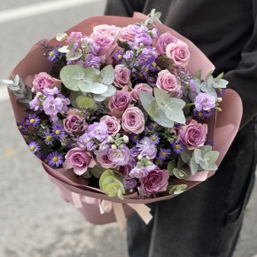 Букет "Хрустальный" из роз, астера и ароматных маттиол в Рузе