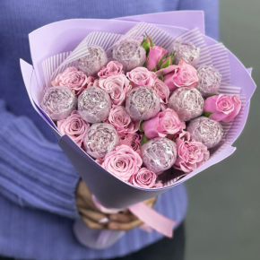 Букет из шоколадных пионов и кустовых роз в Рузе