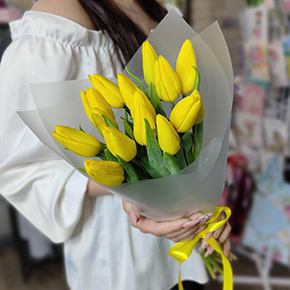 Букет из 15 жёлтых тюльпанов в Рузе