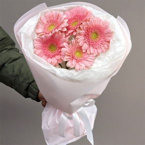 Букет из 5 розовых гербер мини в Рузе