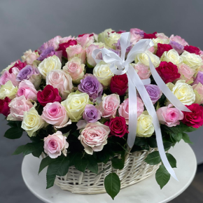 Композиция в корзине из 101 розы микс в Рузе