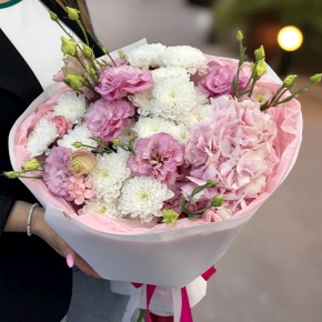 Букет "Табу" из хризантемы, Голландской гортензии и эустомы в Рузе