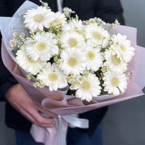 Нежный букет из гербер и ромашек в Рузе