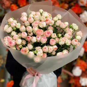 Букет из 35 нежных кустовых роз (40 см) в Рузе