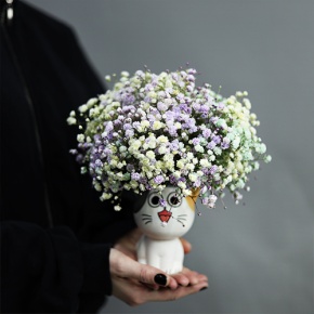 Композиция из гипсофил в керамическом кашпо в Рузе