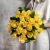 Букет из 25 лимонных роз с рускусом (40 см) в Рузе Букет из 25 лимонных роз с рускусом (40 см) в Рузе