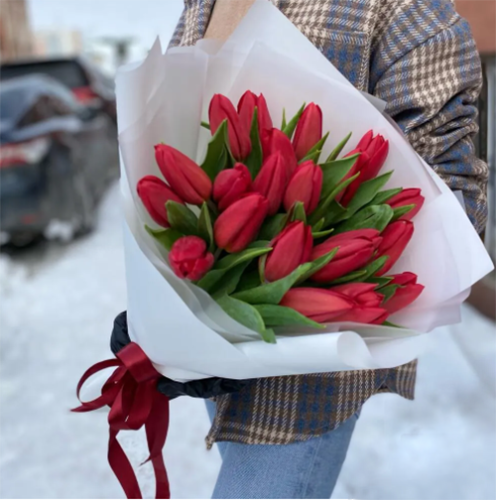 Букет красных тюльпанов в Рузе