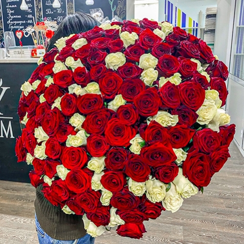 Букет 151 роза красный и белый микс (60 см) в Рузе