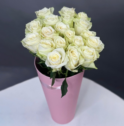 19 белых роз Кения в конусе в Рузе