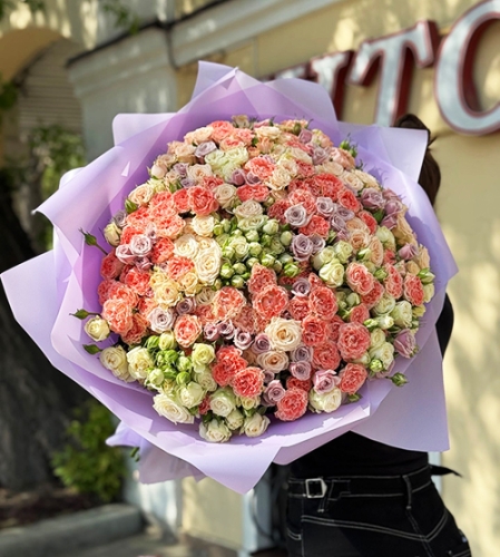 Букет из 101 кустовой розы микс в Рузе
